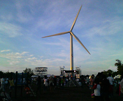 Music Complex 2007の会場と風車
